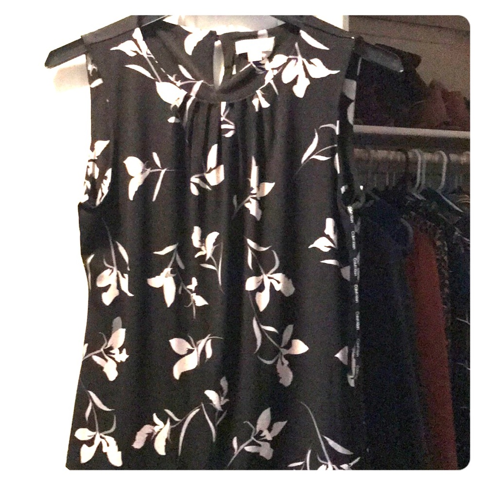Sleeveless Calvin Klein shirt floral